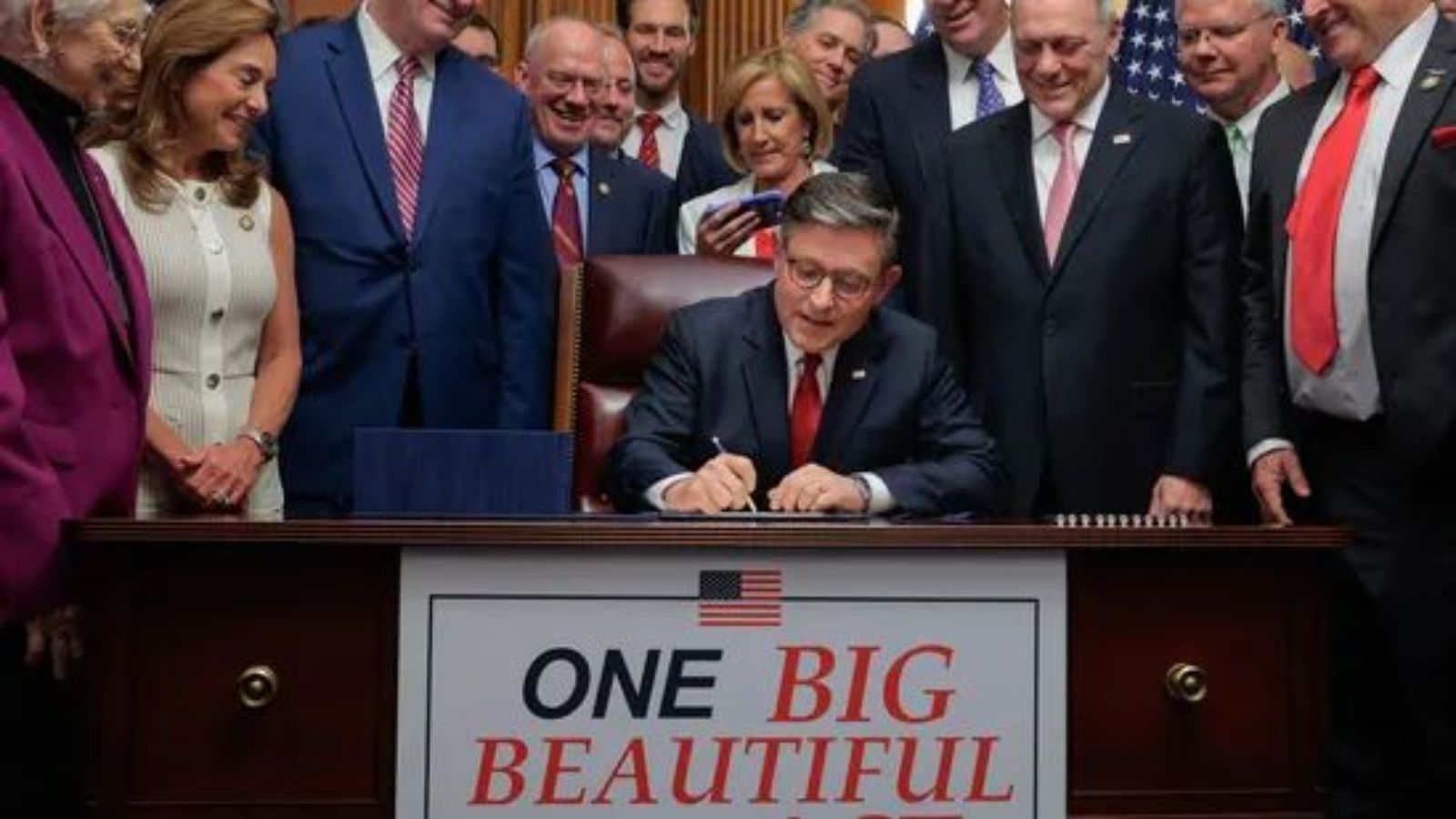 𝐏𝐫𝐞𝐬𝐢𝐝𝐞𝐧𝐭 𝐓𝐫𝐮𝐦𝐩 𝐒𝐢𝐠𝐧𝐬 𝐭𝐡𝐞 '𝐁𝐢𝐠, 𝐁𝐞𝐚𝐮𝐭𝐢𝐟𝐮𝐥 𝐁𝐢𝐥𝐥'